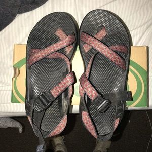 Men’s Chacos Size 8